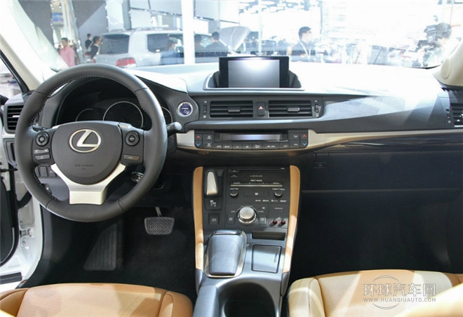 2014款 200h 1.8L 自動 領先版（單色）