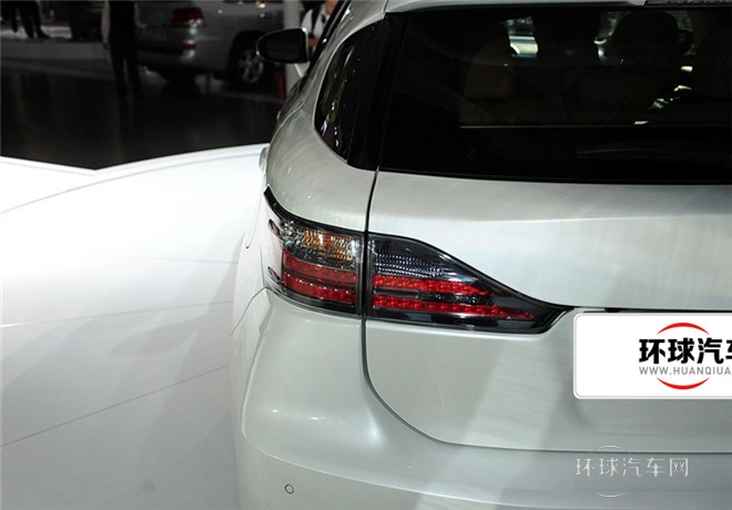 2014款 200h 1.8L 自動 領(lǐng)先版（單色）