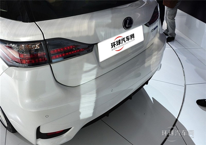 2014款 200h 1.8L 自動 領先版（單色）