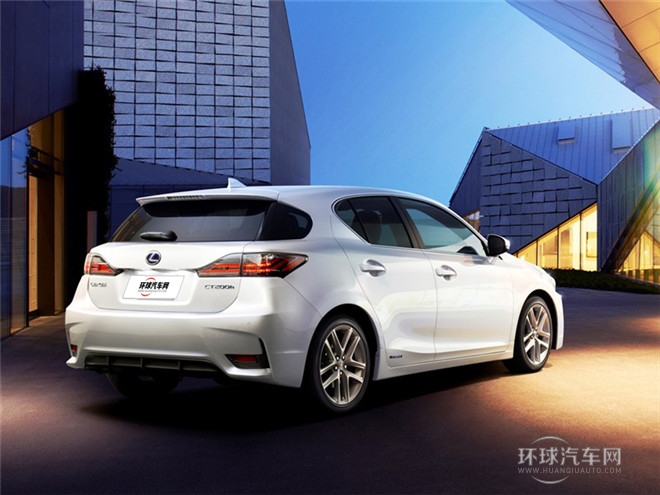 2014款 200h 1.8L 自動 領先版（單色）