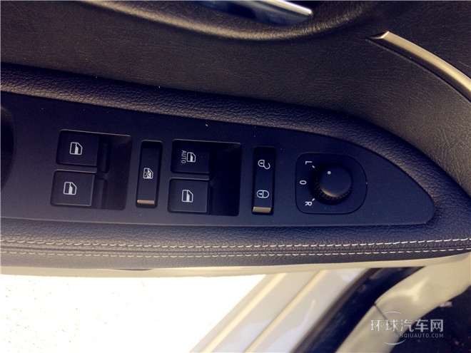 2015款 1.5L 手動舒適超值導航版