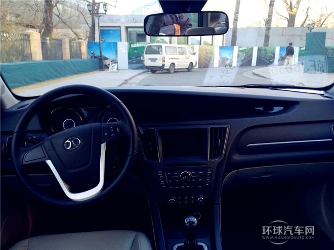 2015款 1.5L 手動舒適超值導航版