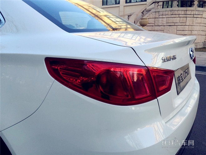 2015款 1.5L 手動(dòng)舒適超值導(dǎo)航版