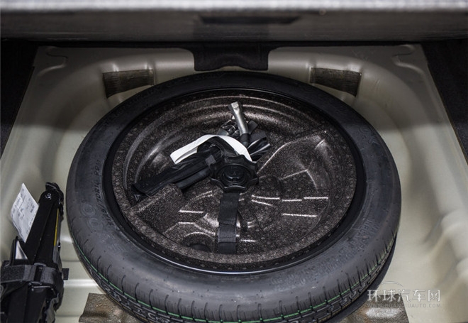 2015款 Limousine 40 TFSI 自動舒適型