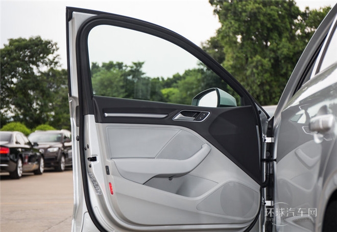 2015款 Limousine 40 TFSI 自動舒適型