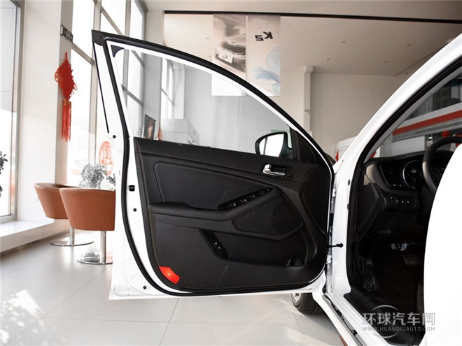 2015款 2.0L 自動LUX