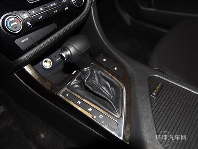 2015款 2.0L 自動LUX