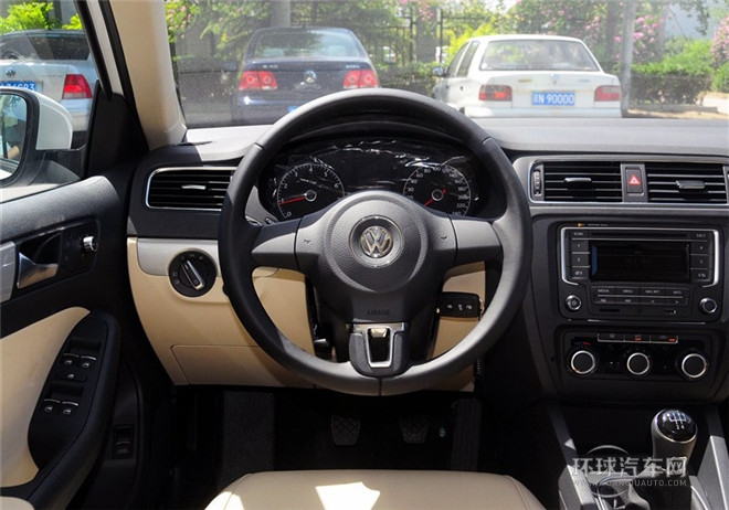 2015款 1.6L 手動(dòng)領(lǐng)先型