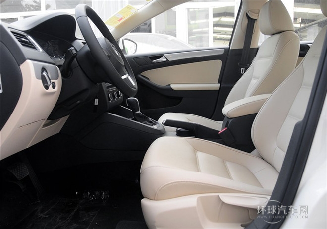 2015款 1.6L 自動領(lǐng)先型