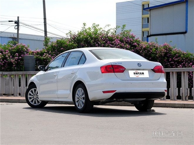 2015款 1.6L 自動(dòng)領(lǐng)先型