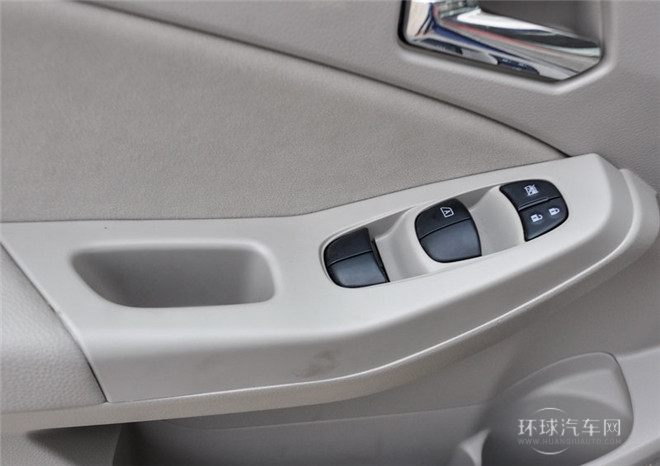 2015款 2.0L 手動(dòng)睿趣版