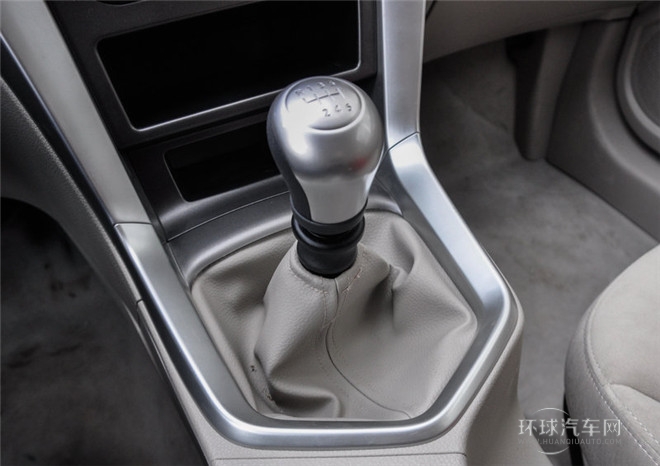 2015款 2.0L 手動(dòng)睿趣版