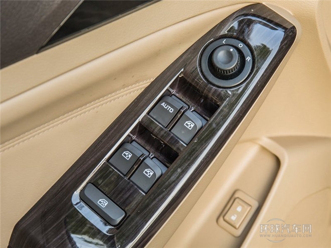 2015款 1.8L 手動豪華導航ESP版 7座