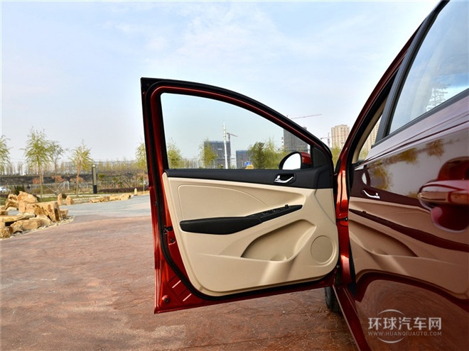 2015款 1.5L 手動夠炫版