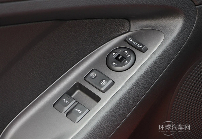 2014款 2.0L 時尚版