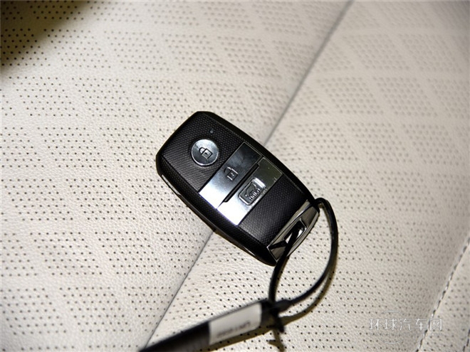 索蘭托L 2.4L GDI 汽油4WD精英版 5座