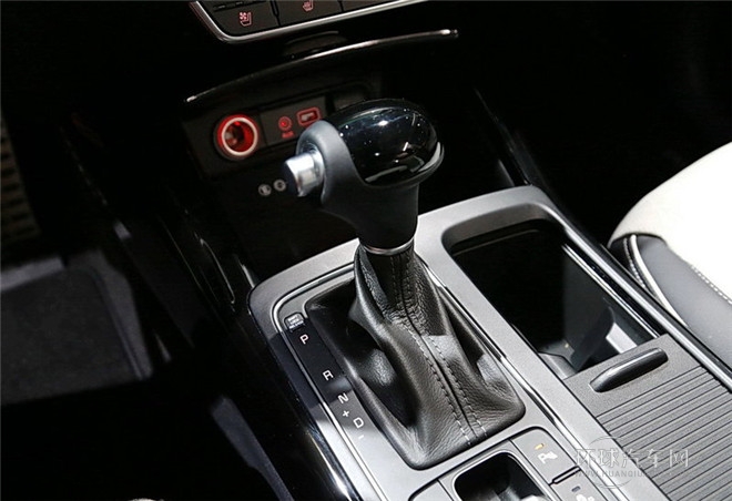 2015款 索蘭托L 2.2T 柴油4WD旗艦版 5座