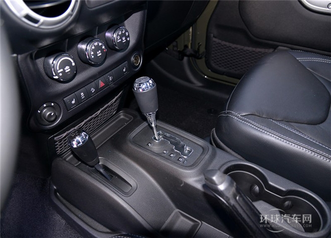 2015款 2.8TD 四門版 Sahara