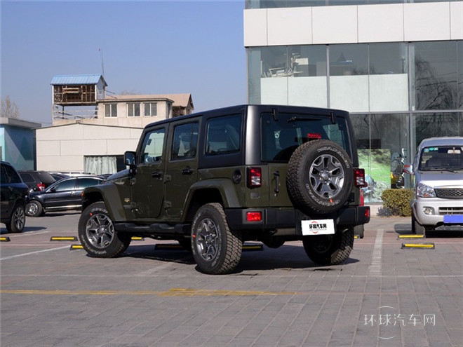 2015款 2.8TD 四門版 Sahara