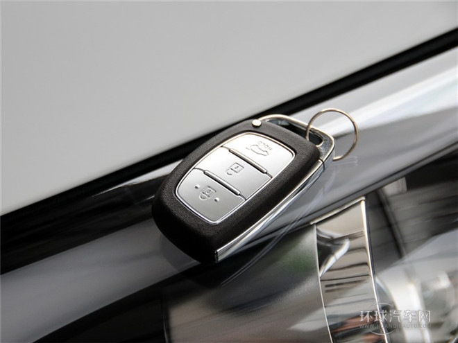 2015款 2.0L 自動(dòng)兩驅(qū)領(lǐng)先型 國(guó)V