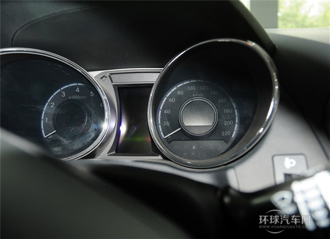 2015款 2.0L 自動兩驅(qū)領(lǐng)先型 國V