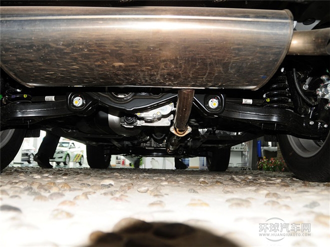 2015款 2.4L 自動四驅(qū)領(lǐng)先型 國V