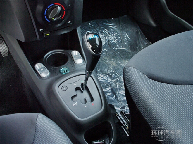 2015款 1.0L AMT 悅酷型