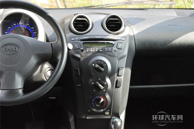 2015款 1.0L AMT 悅酷型