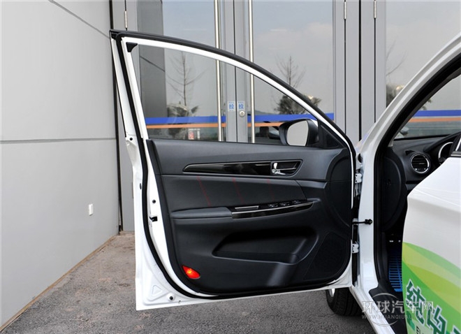 2015款 1.6L 自動尊貴型