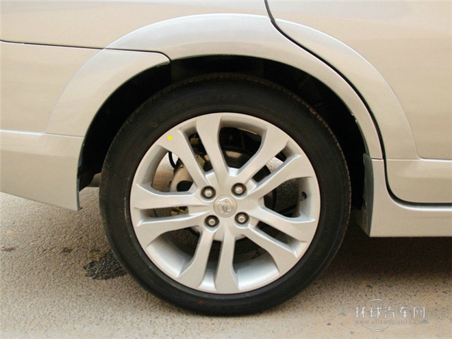 2015款 兩廂 1.5L 自動理想型