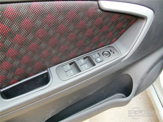 2015款 兩廂 1.5L 自動(dòng)理想型