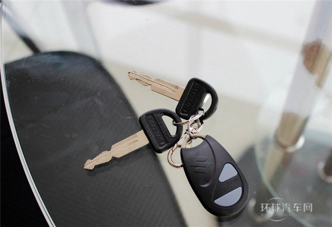 2015款 1.0L 手動舒適型