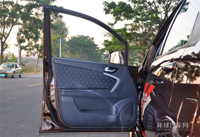 2015款 三廂 1.5L 自動理想型