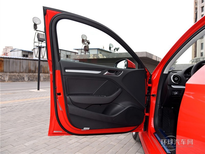 2015款 Limousine 45 TFSI S line 豪華型