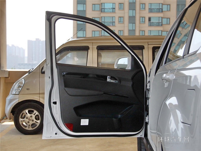 2015款 探索版 2.0T 柴油4X2豪華型