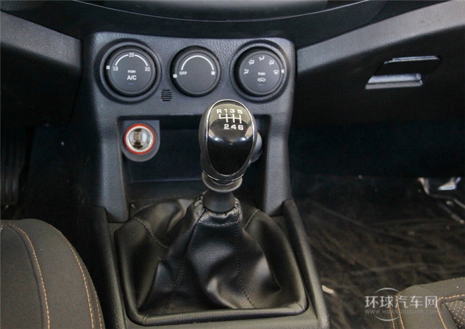 2015款 探索版 2.0T 柴油4X2豪華型