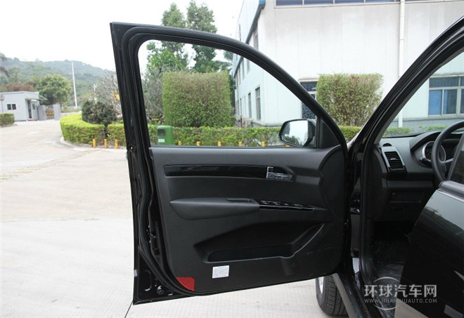 2015款 探索版 2.0T 柴油4X4豪華型