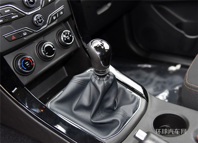 2015款 探索版 2.0T 汽油4X2豪華型