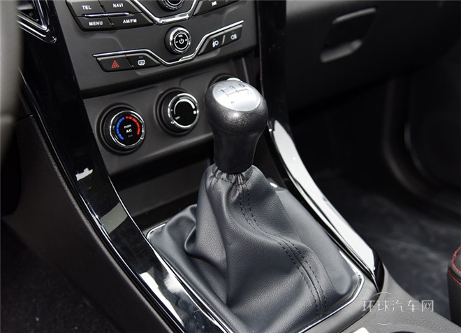 2015款 探索版 2.0T 汽油4X4超豪華型