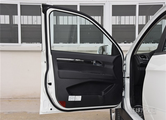 2015款 探索版 2.0T 汽油4X4豪華型