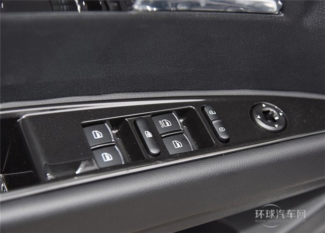 2015款 探索版 2.0T 汽油4X4豪華型