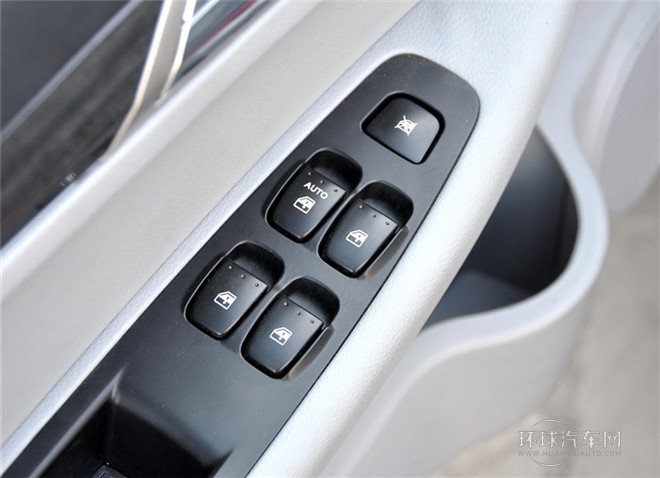 2015款 1.6L 手動經濟型