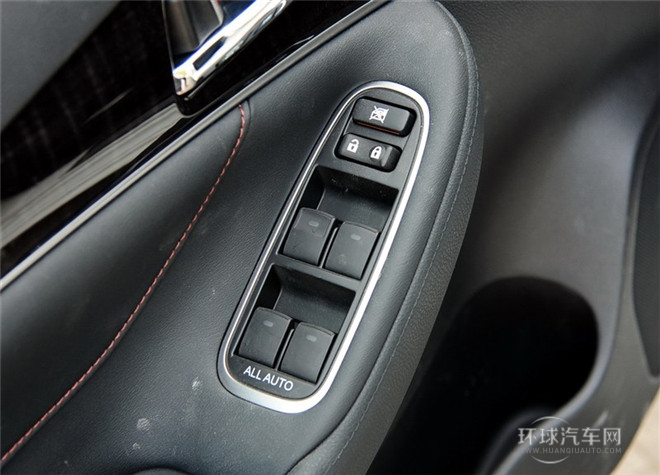 2015款 2.5L 時尚版