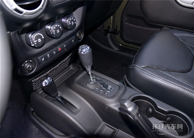 2015款 3.0L 四門版 Sahara