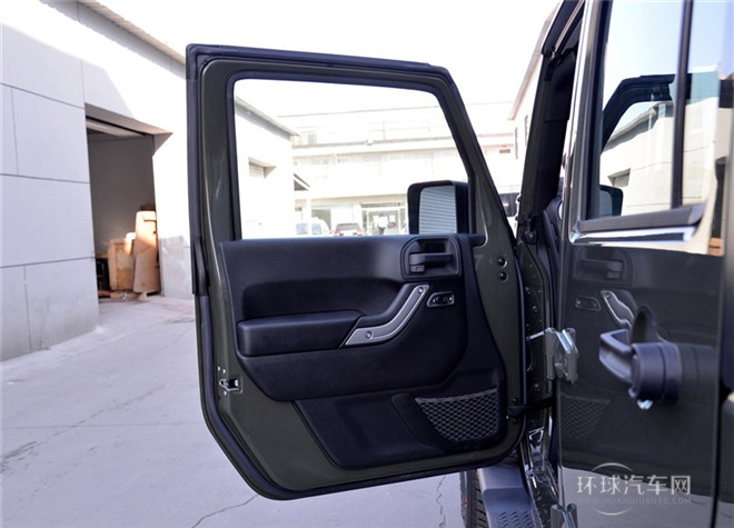 2015款 3.0L 四門版 Sahara