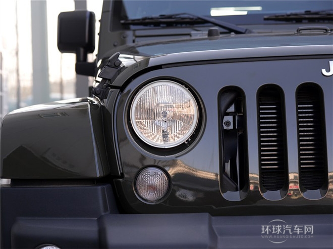 2015款 3.0L 四門版 Sahara