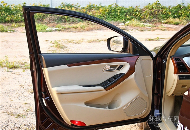 2015款 2.0L 手動時尚型