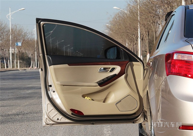 2015款 2.0L 自動時尚型