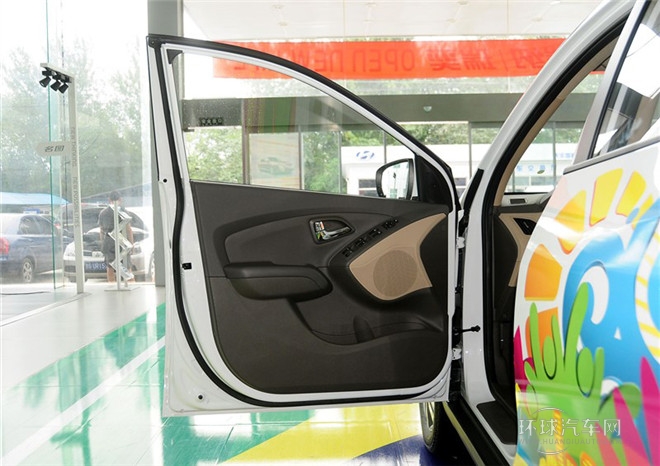 2015款 2.4L 自動四驅(qū)領(lǐng)先型 國IV