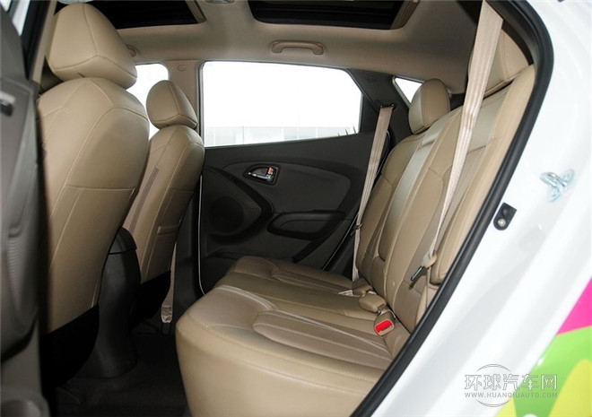 2015款 2.4L 自動四驅(qū)領(lǐng)先型 國IV